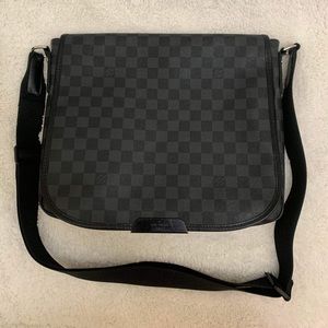 ❌SOLD❌Louis Vuitton Daniel Messenger Bag Daimer Graphite mm